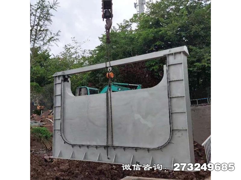 不锈钢堰门闸用于水利工程水位控制，采用304不锈钢材质耐腐蚀性强。堰式结构设计支持手动启闭，适配宽度0.5-2.0m、高度0.5-3.0m的渠道，操作简便维护成本低。产品密封性优异，可实现精准水位调节。厂家提供按图定制、承重能力测试及安装指导服务，支持景观化外观设计。价格面议，电话联系获取报价单。