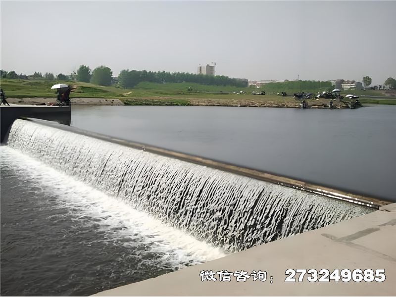 水库溢洪道钢坝